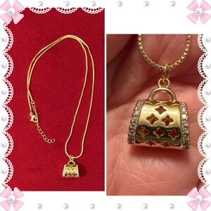 Necklace - 18-20”L - gold tone chain with purse shape pendant   - New - BOGO